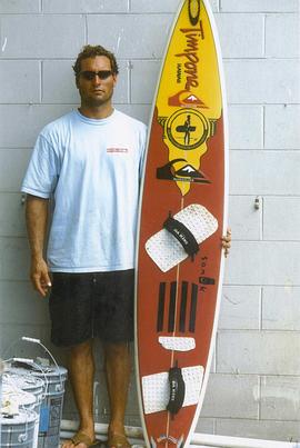 运动纪录片《巨浪骑士 Riding Giants》下载-零三纪录片资源网